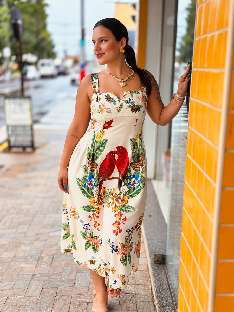 Julia em parceria com loja de vestidos